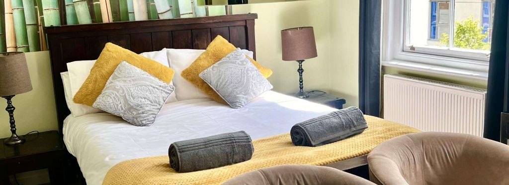 Breakfast Room - Elegant Dining